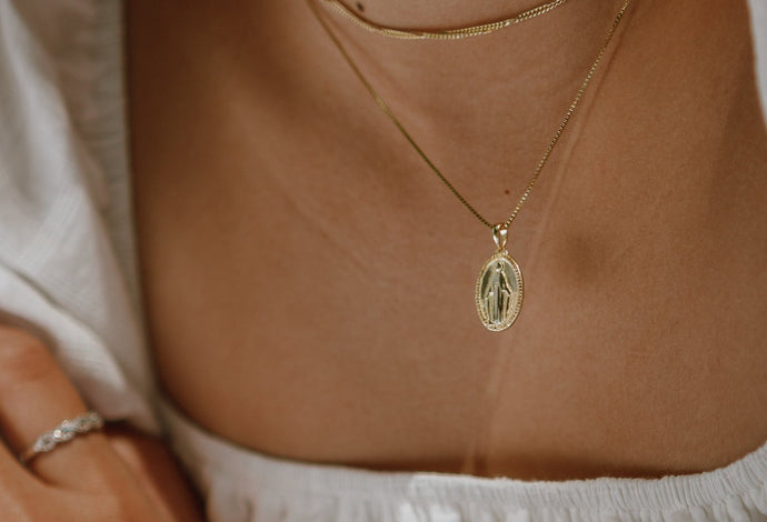 How to Perfectly Pair Necklaces with Different Necklines