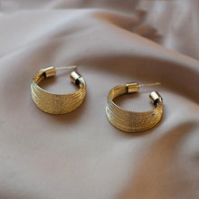 Load image into Gallery viewer, Ivette Chunky Golden Hoops
